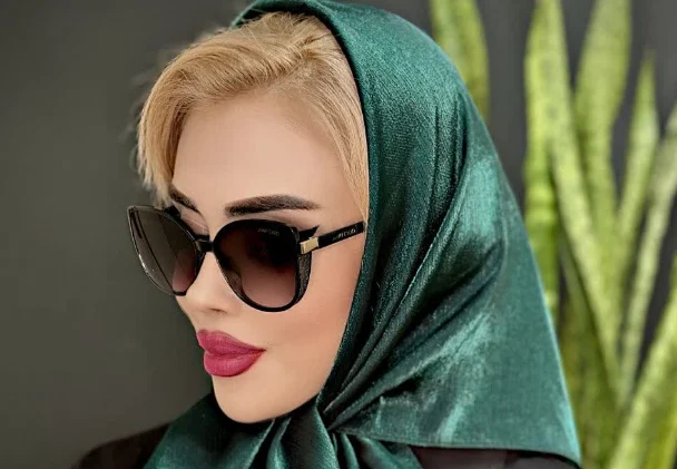 چطور روسری های ساده آسمان می توانند استایل شما را متفاوت کنند؟