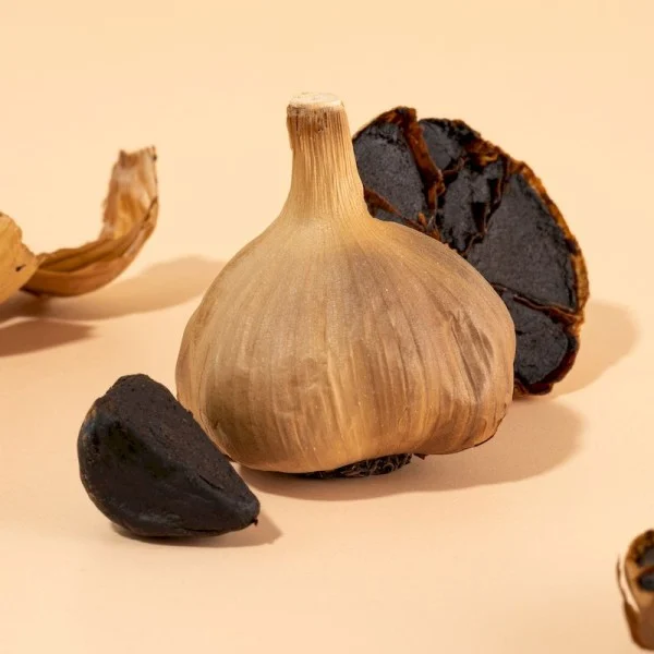پوست | پوست و مو عکس سرم سیر سیاه لاکچری کوین