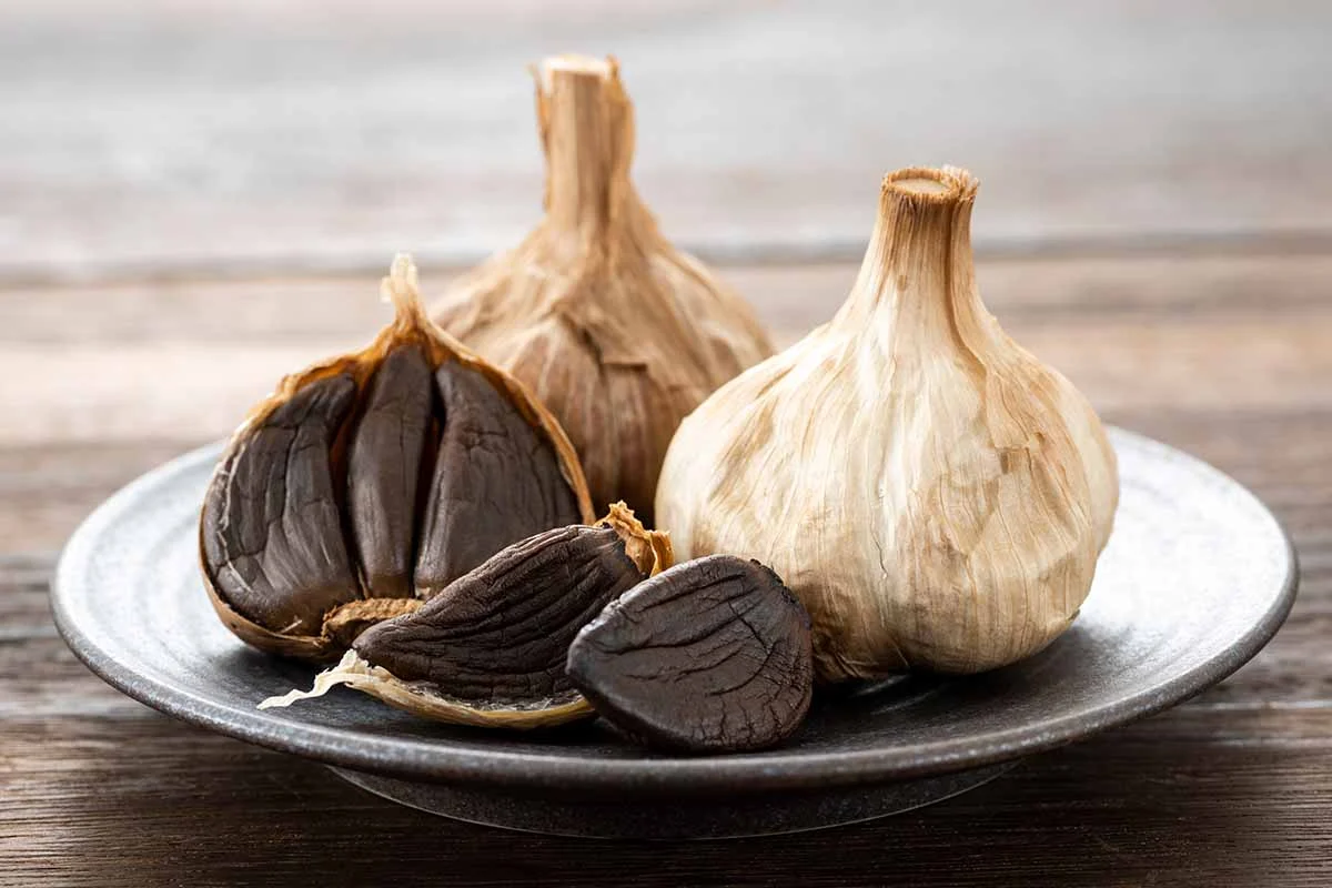 پوست | پوست و مو عکس سرم سیر سیاه لاکچری کوین